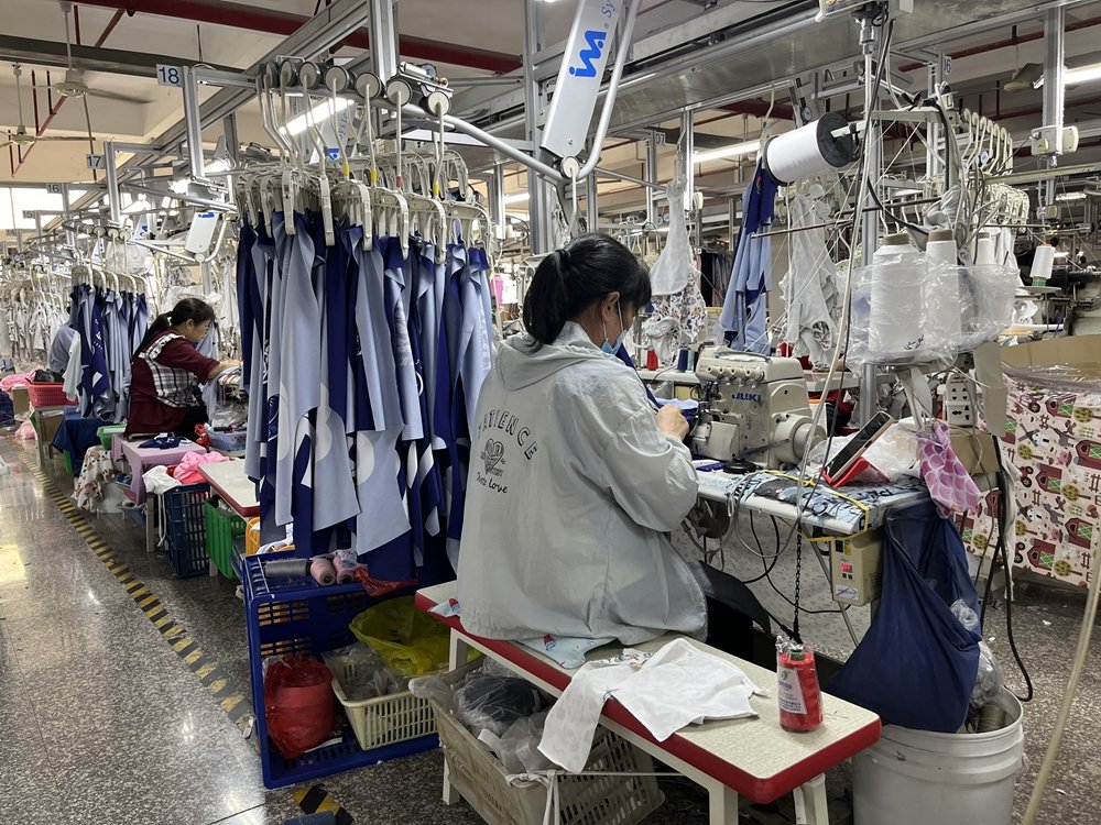 After receiving the payment, we will start mass production. This stage includes material procurement, production, and quality control to ensure that each soccer uniform meets the highest standards.